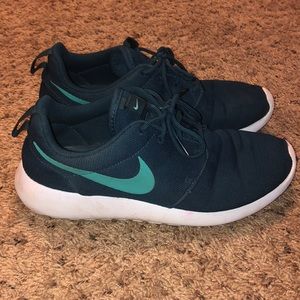 Navy blue & teal Nike’s- gently worn